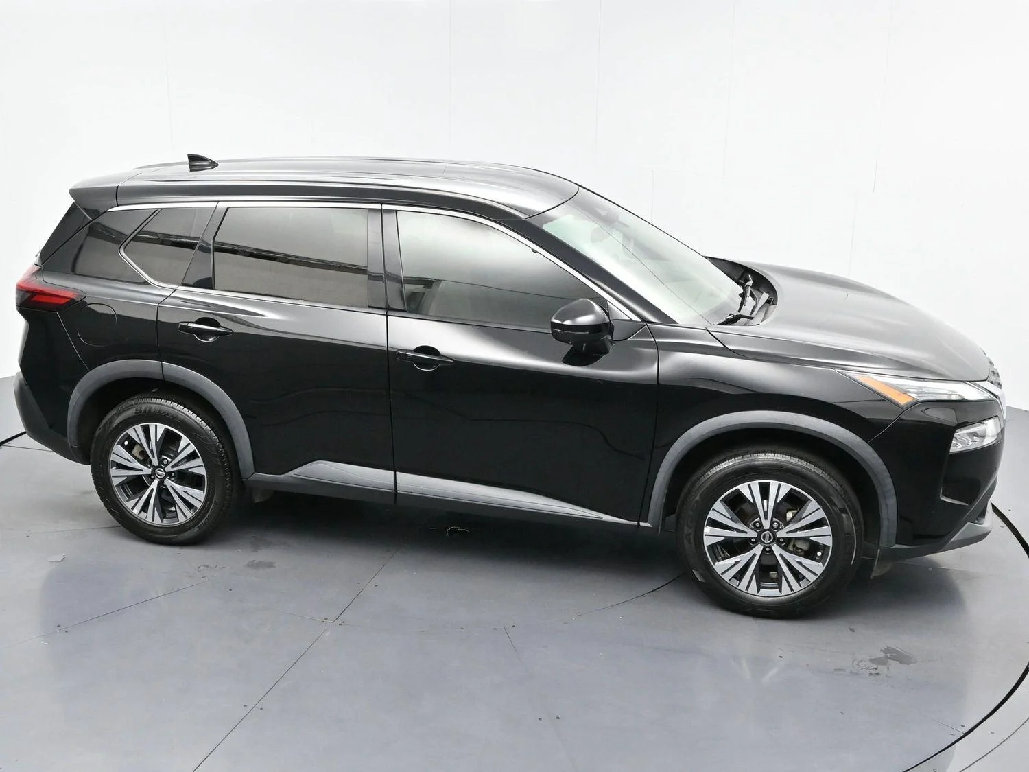 Used 2021 Super Black Nissan SV image 36