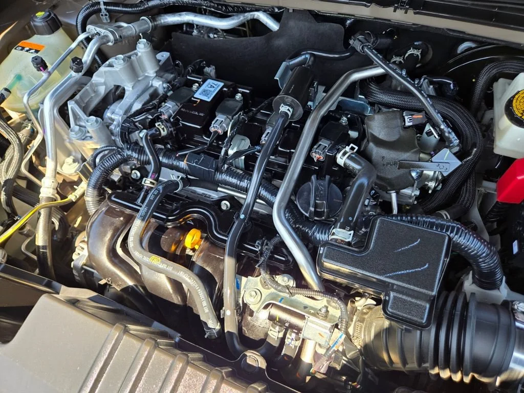 Used 2025 Canyon Bronze Met Nissan SR image 17