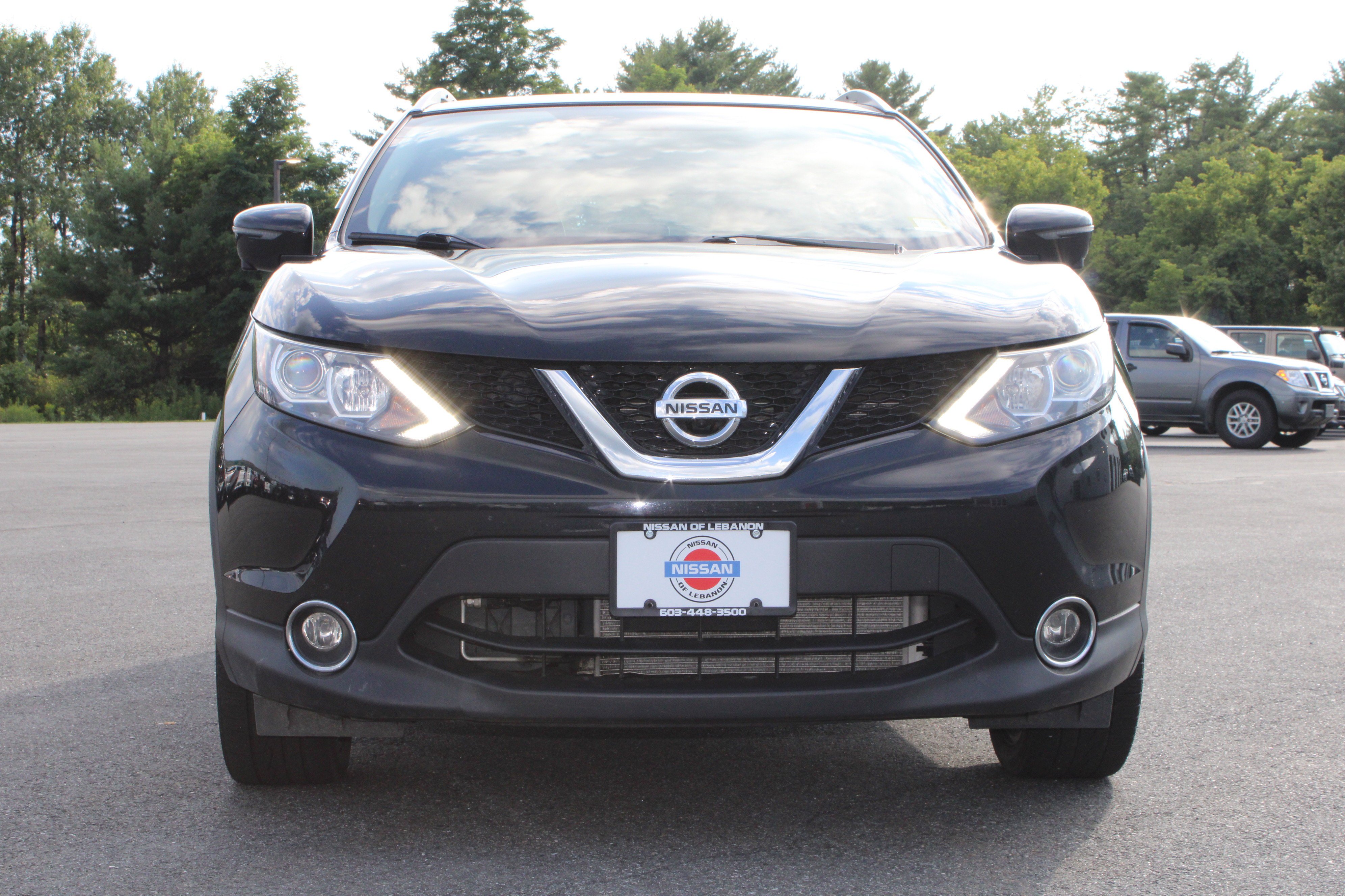 Used 2017 Magnetic Black Nissan SL image 3