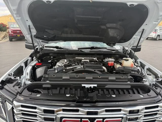 Used 2024 White GMC Denali image 23