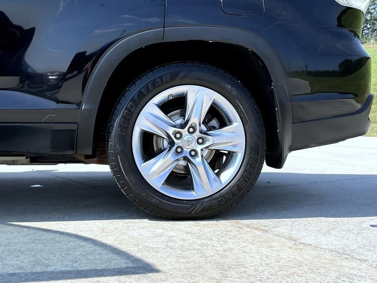 Used 2014 Black Toyota Limited Platinum V6 image 25