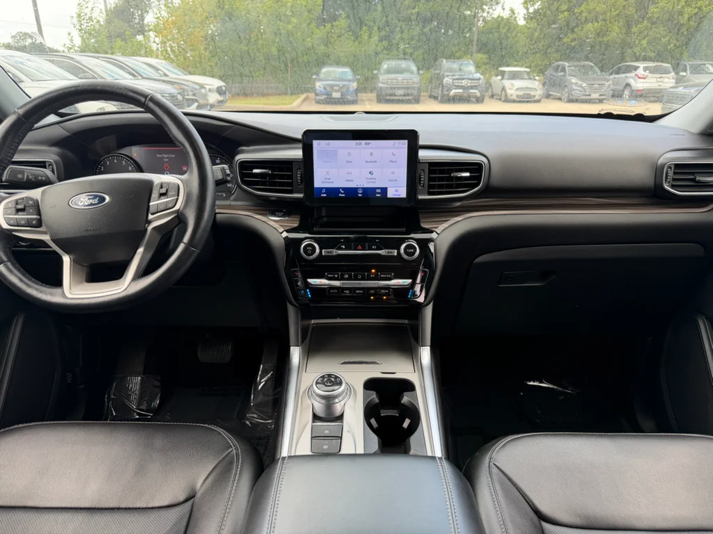 Used 2022 Star White Metallic Tri-Coat Ford Limited image 11