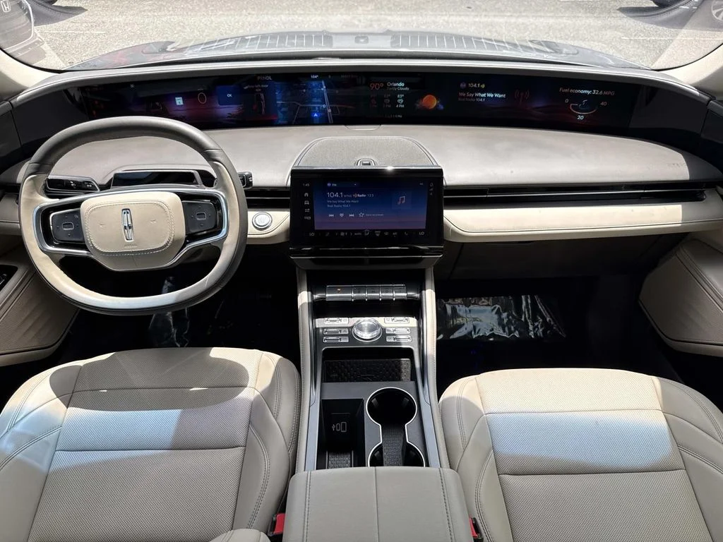 Used 2024 Gray Lincoln Premiere image 18