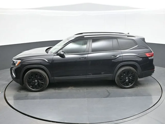 New 2026 Black Volkswagen 2.0T SE w/Technology image 12