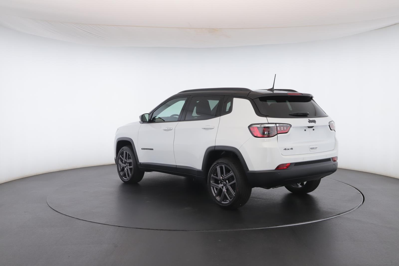 New 2026 Bright White Clear-Coat Exterior Paint Jeep Limited Altitude 4x4 image 22