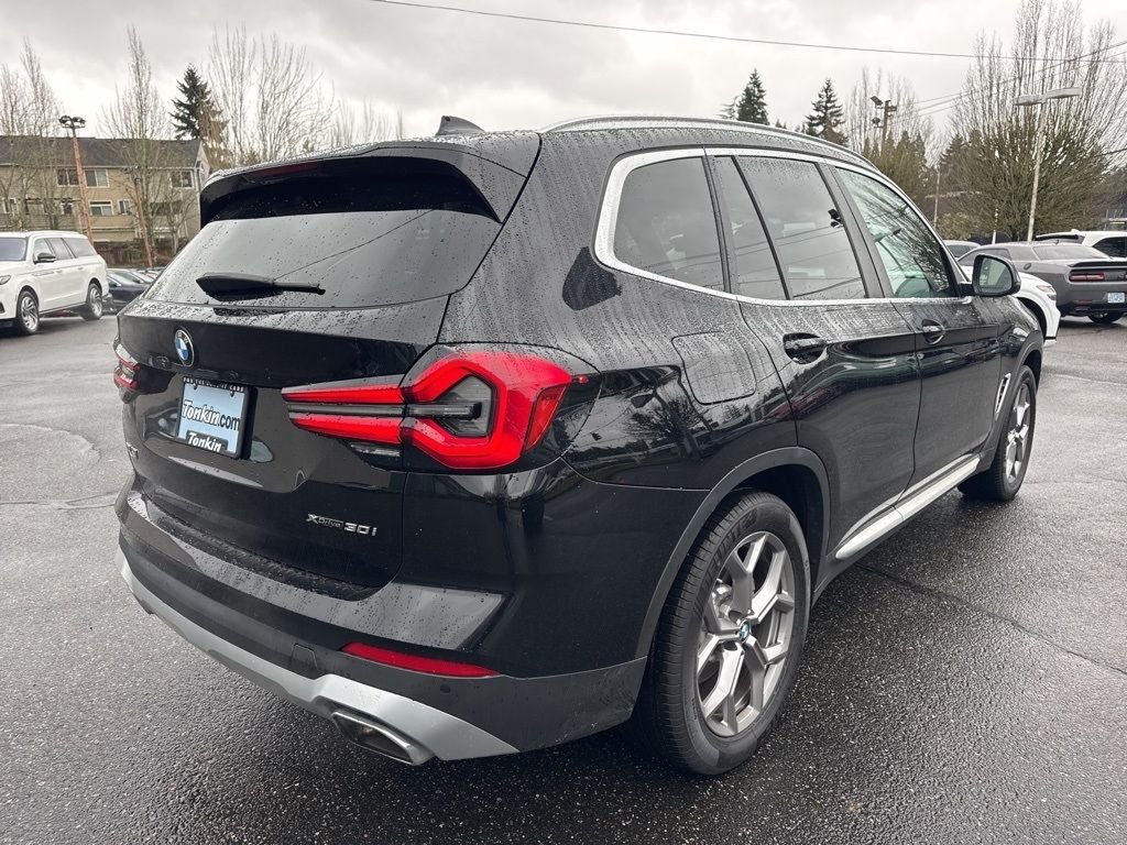 Used 2024 Black Sapphire Metallic BMW xDrive30i image 7
