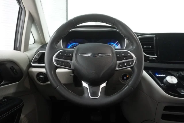 Used 2022 GREY Chrysler Touring L image 23
