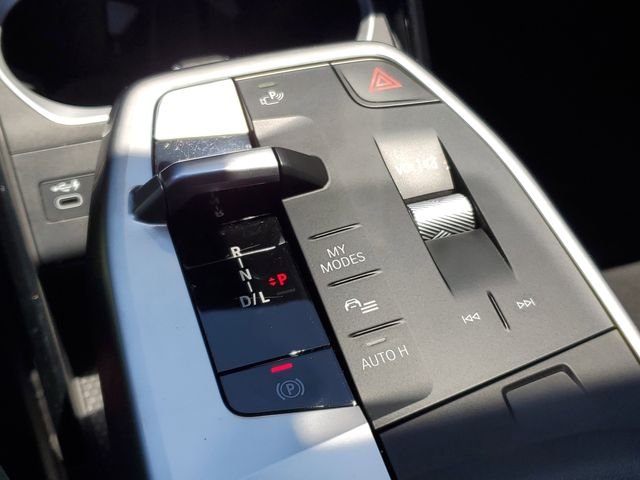 Used 2024 Black Sapphire Metallic BMW xDrive28i image 37