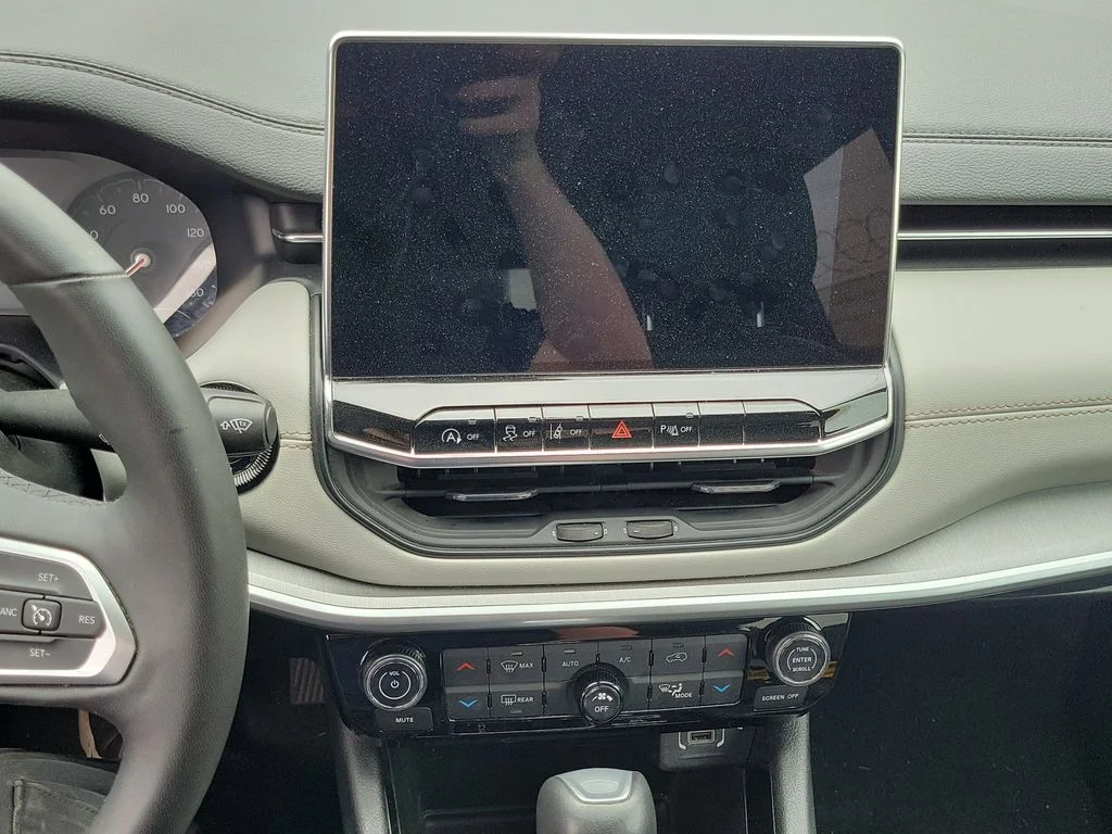 Used 2024 White/off-white Jeep Limited image 11