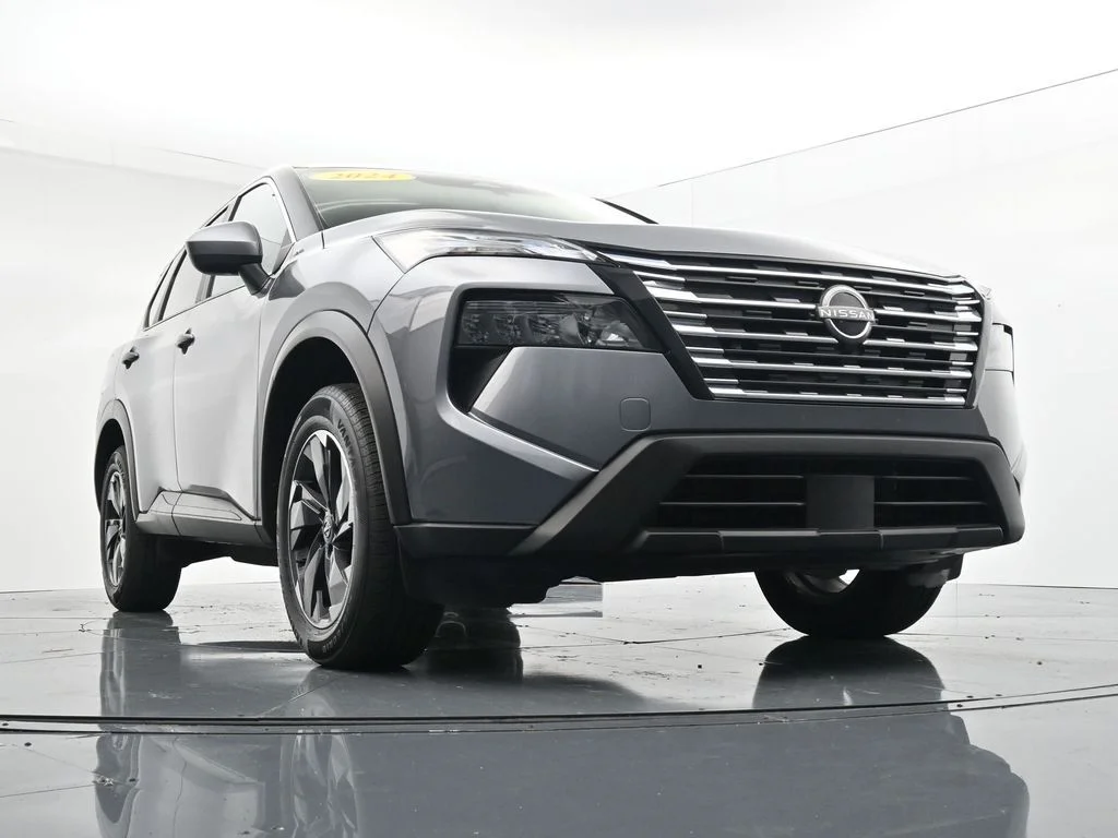 Used 2024 Gray Nissan SV image 24