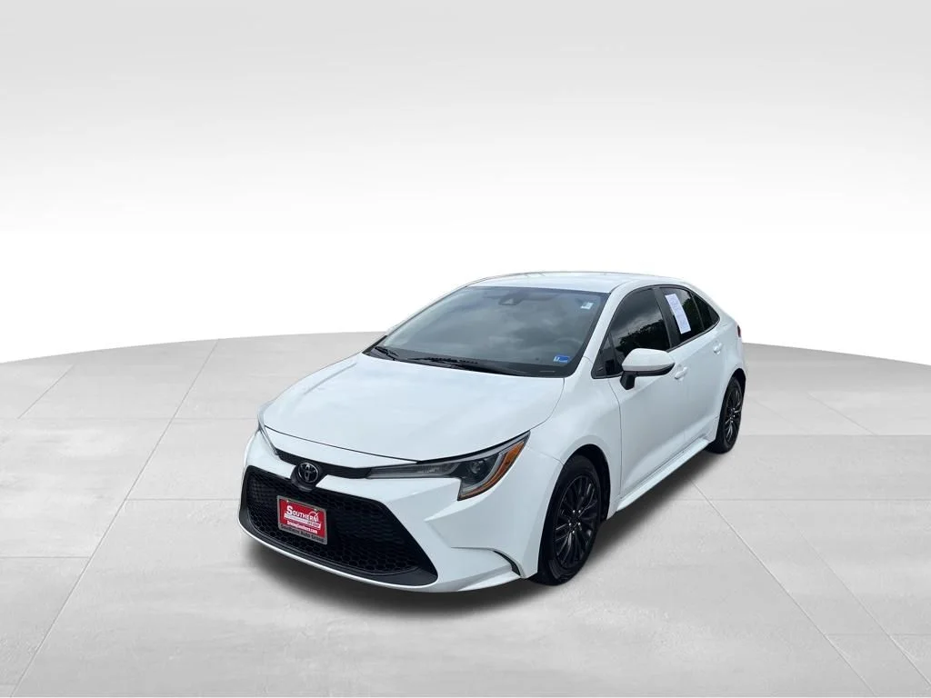 Used 2022 White Toyota LE image 10