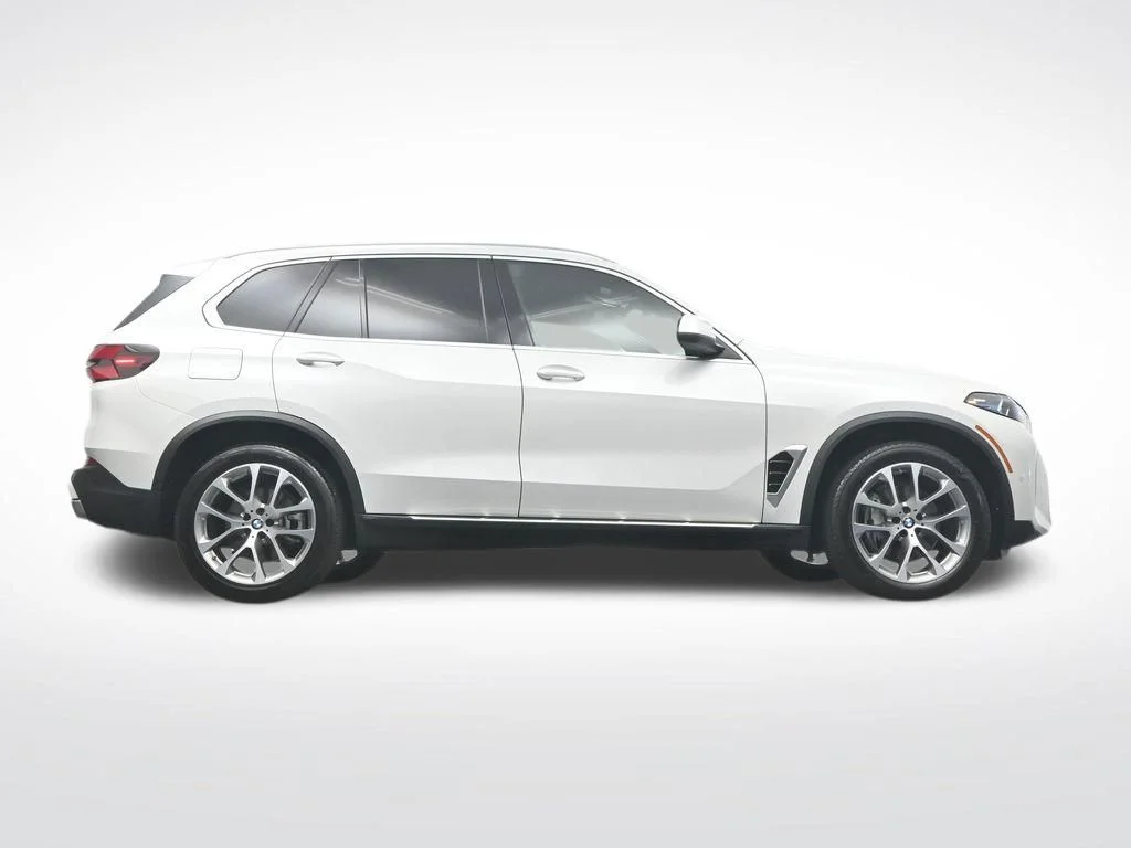 Certified Used 2025 White Metallic BMW xDrive40i image 35