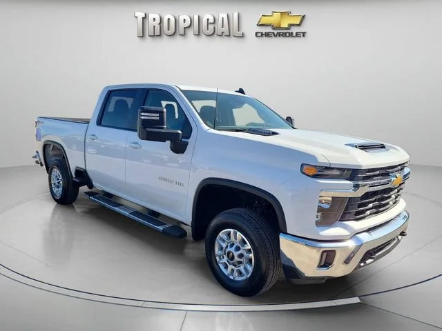 Used 2025 Summit White Chevrolet LT image 3