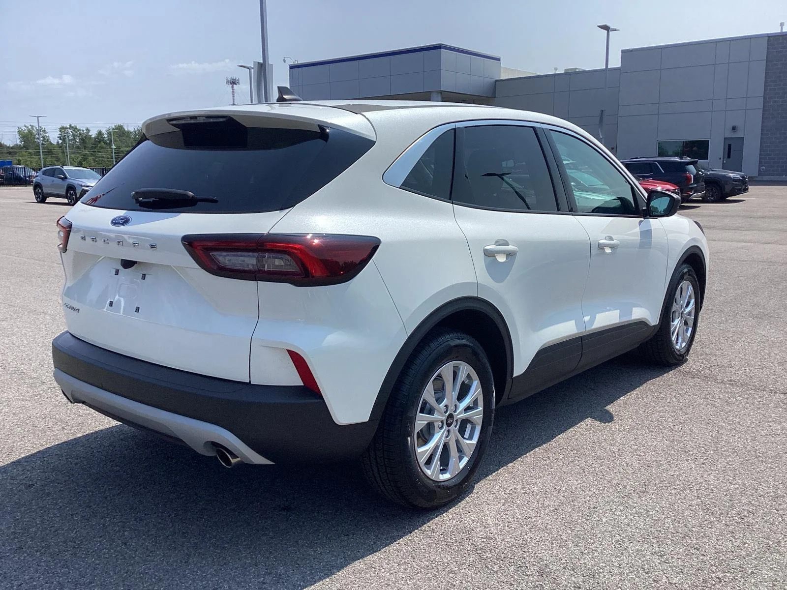 Used 2023 Star White Metallic Tri-Coat Ford Active image 9