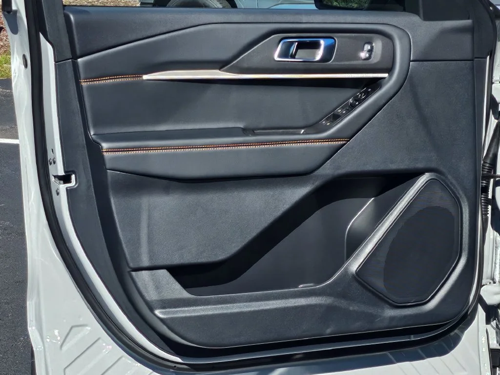 New 2027 White Ford Tremor image 34