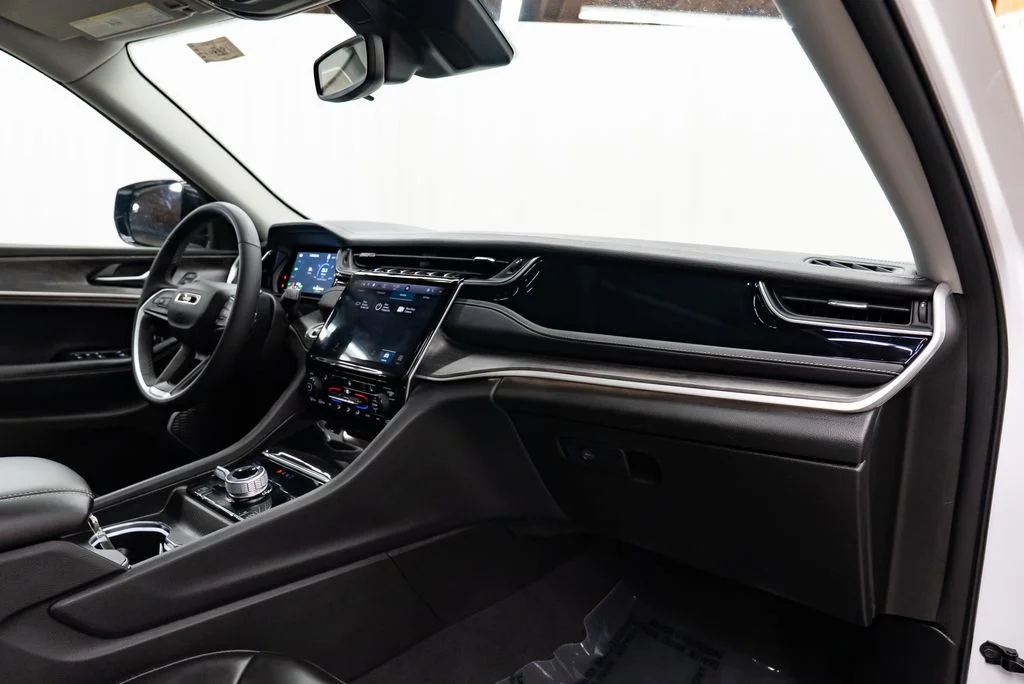 Used 2023 White Jeep 4xe image 34