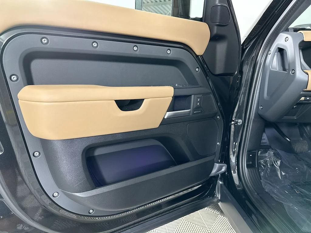 New 2026 Santorini Black Land Rover S image 22
