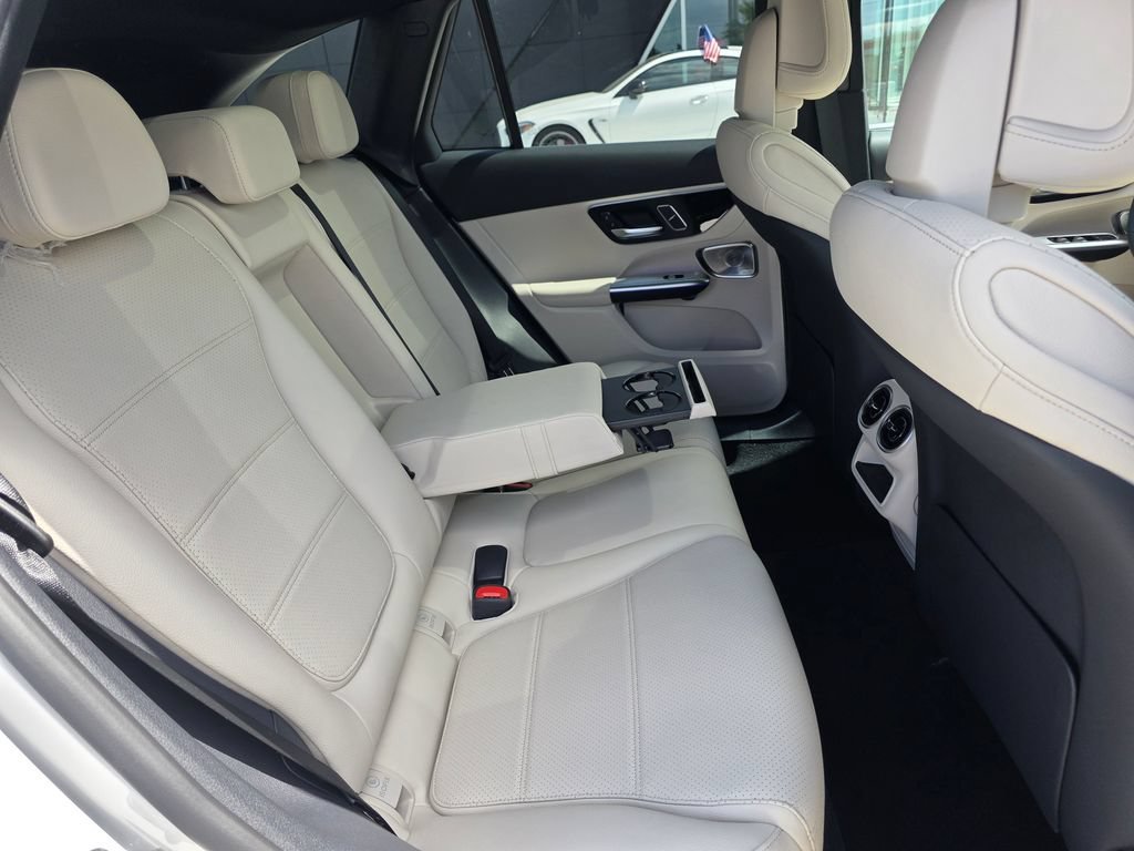 New 2026 Polar White Mercedes-Benz GLC 300 image 44