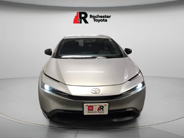 Used 2025  Toyota LE image 3