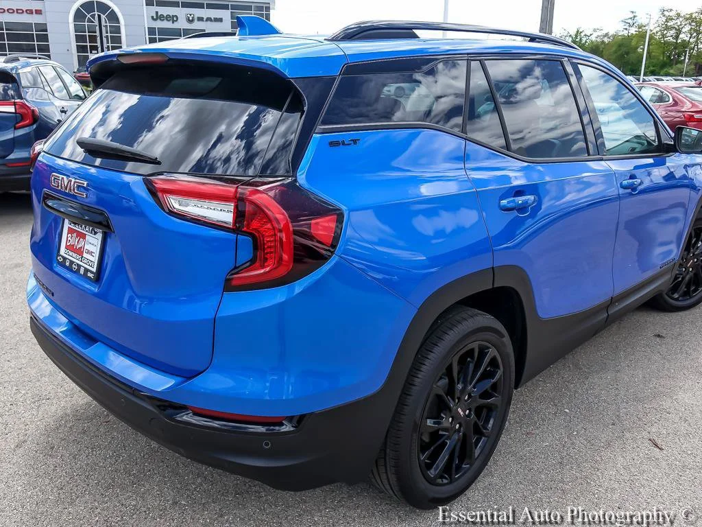 Certified Used 2024 Riptide Metallic GMC SLT image 8