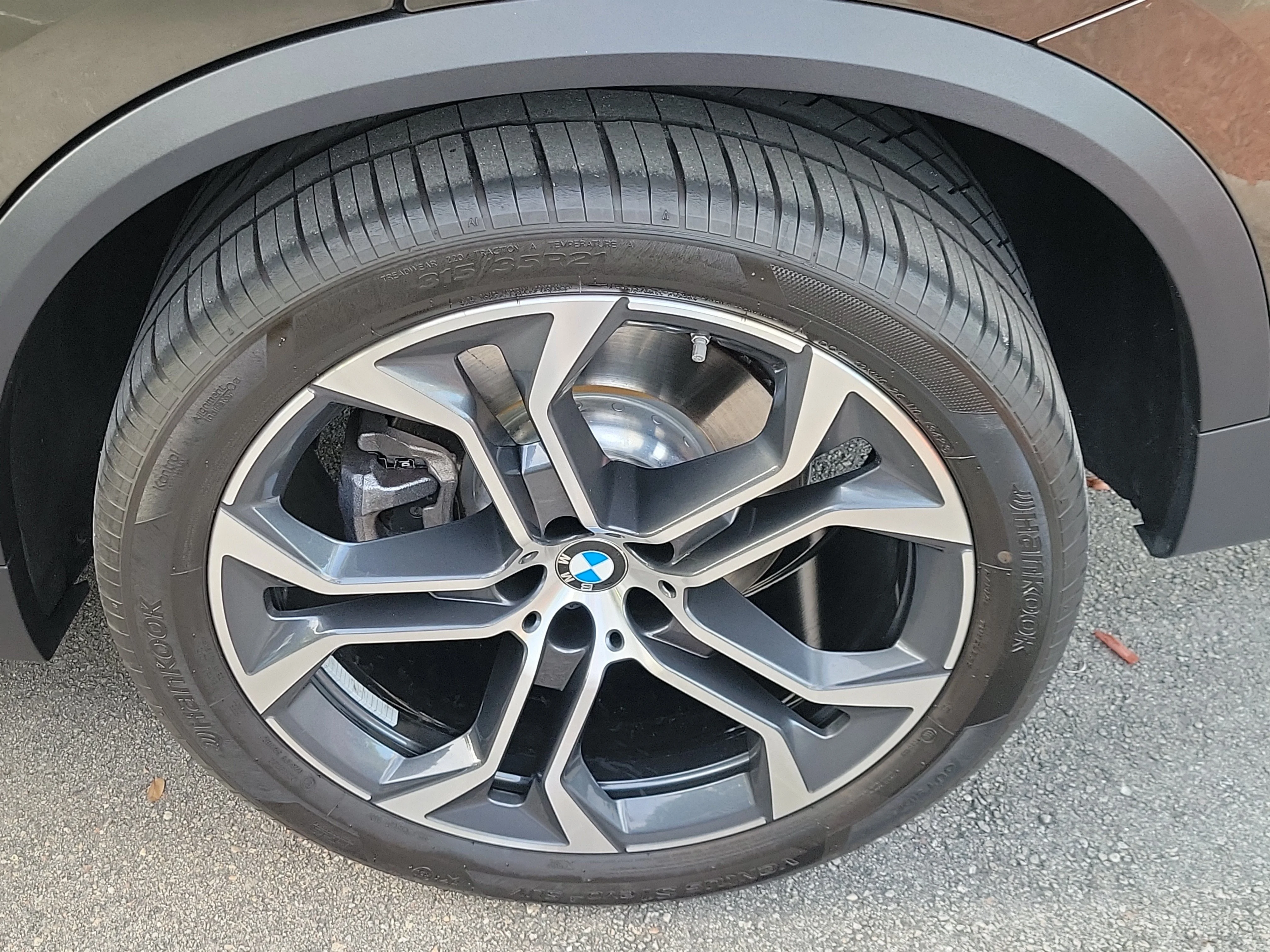 Used 2024 Manhattan Green Metallic BMW sDrive40i image 5