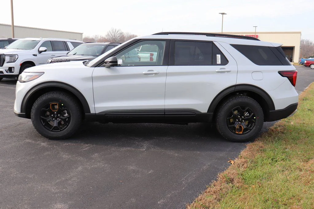 New 2026 Space White Metallic Ford Tremor® image 4