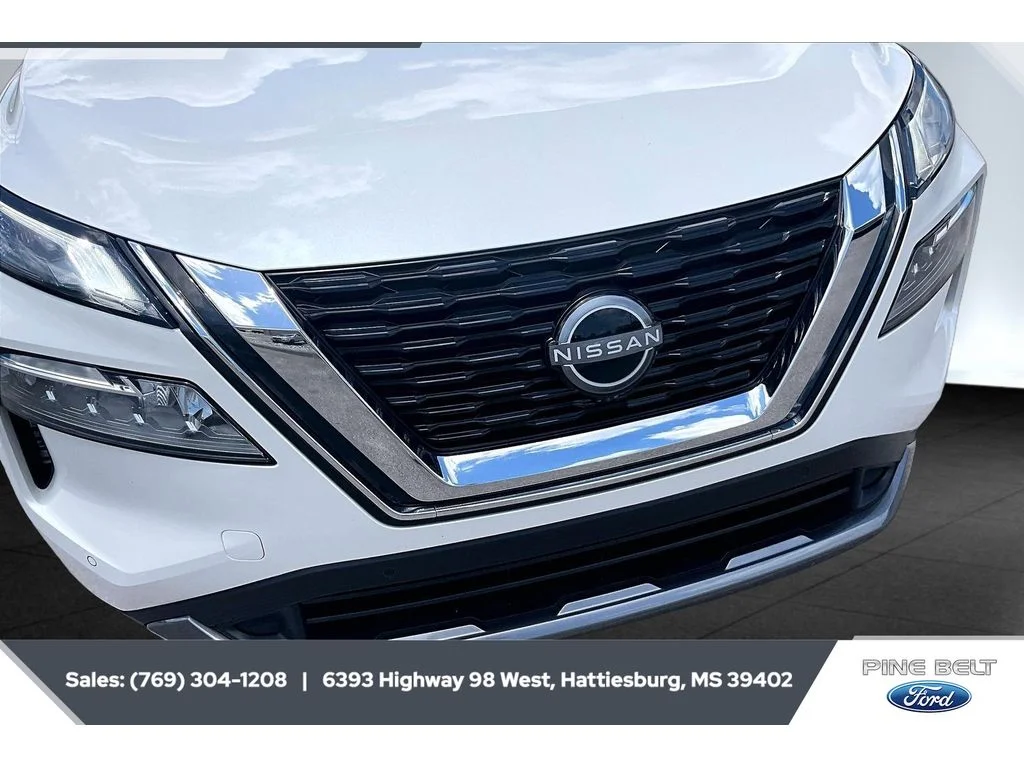 Used 2023 Pearl White Tricoat Nissan SL image 22