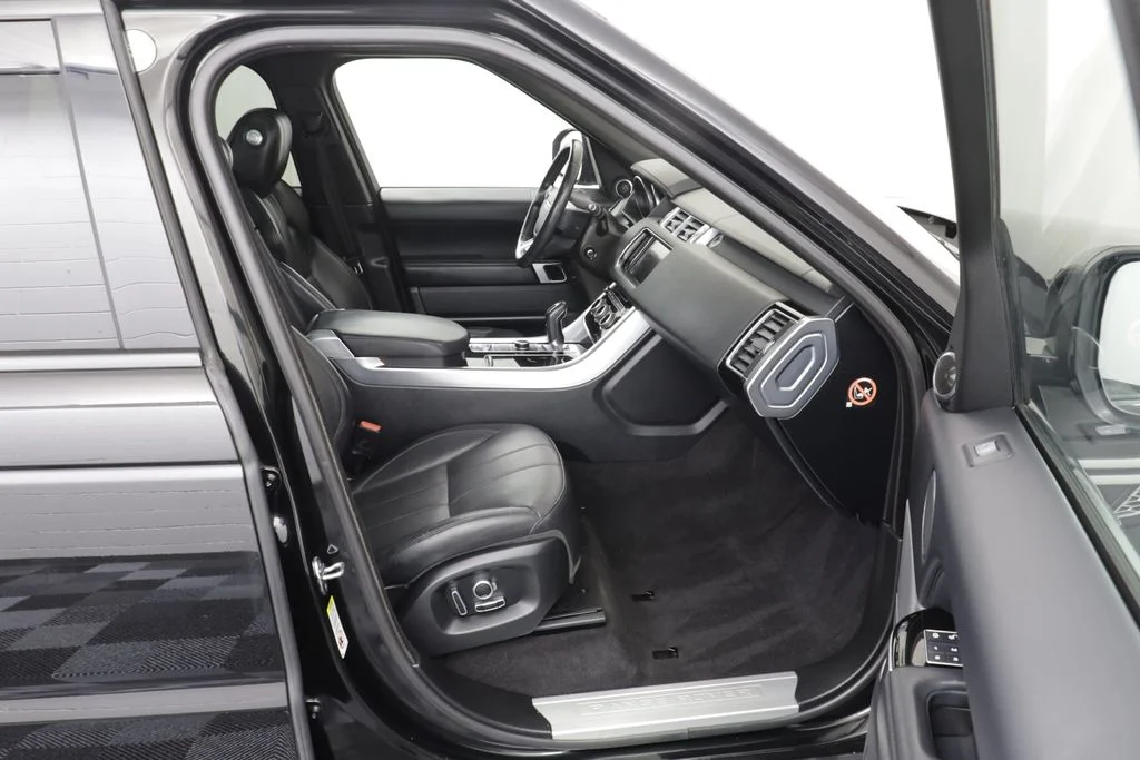 Used 2016 Santorini Black Land Rover 3.0L V6 Supercharged HSE image 22