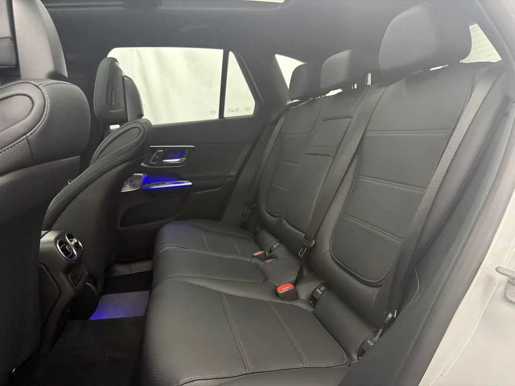 New 2027 White Mercedes-Benz GLC 300 image 23