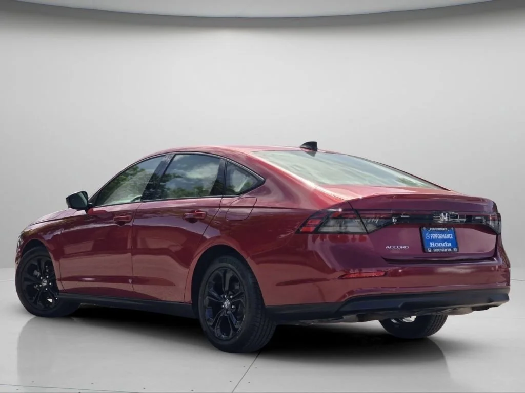 Used 2025 Red Honda SE image 22
