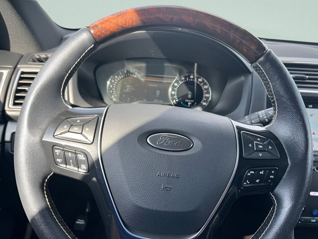 Used 2017 Blue Ford Platinum image 33