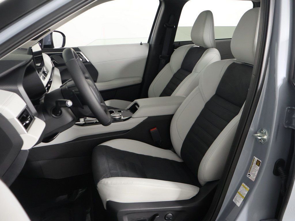New 2026 Gray Mitsubishi SE image 32