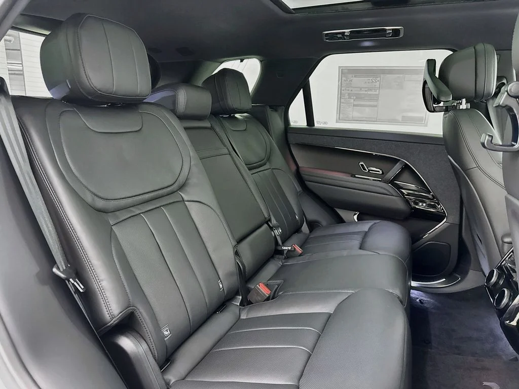 New 2026 Fuji White Land Rover Dynamic SE image 29