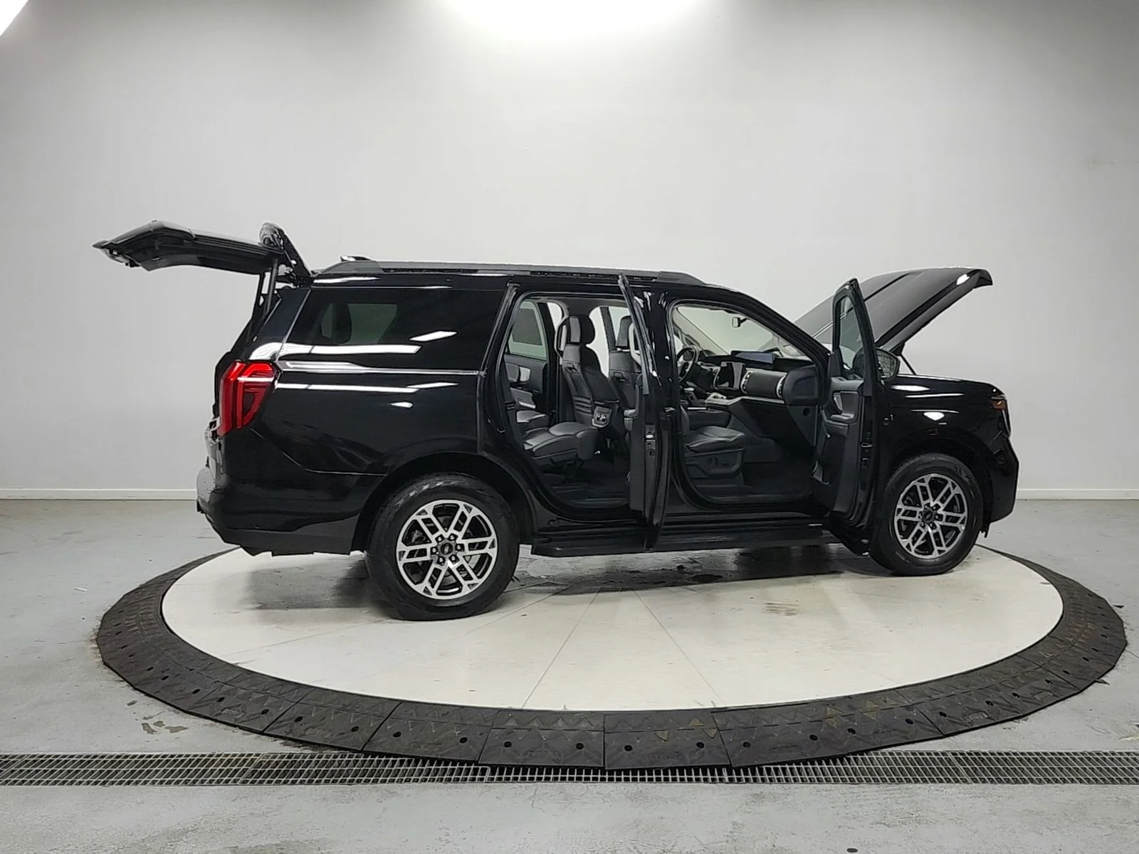 Used 2025 Black Ford Active image 17