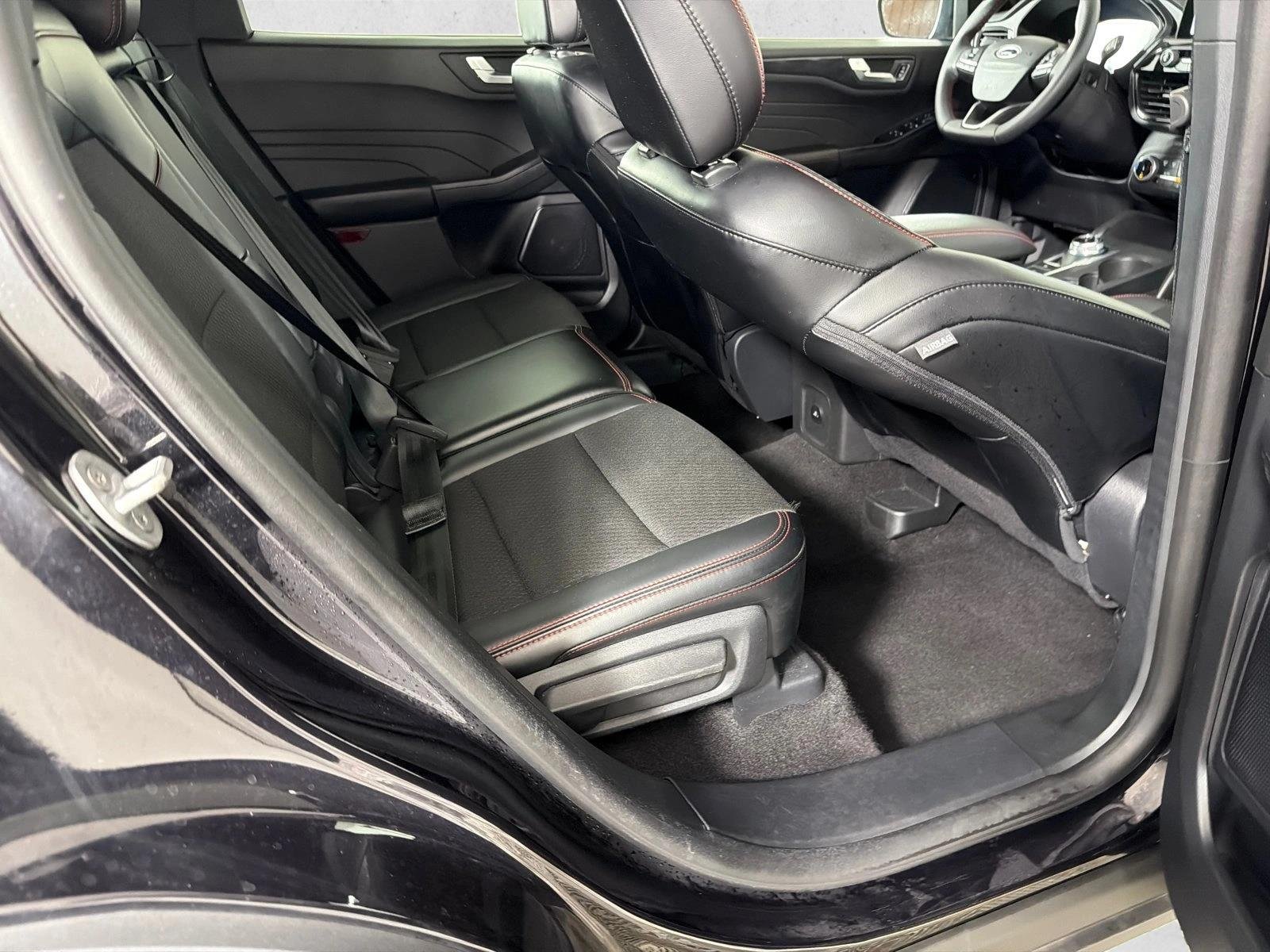 Used 2025 Agate Black Metallic Ford ST-Line Select image 15