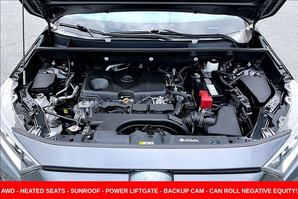 Used 2020 Gray Toyota XLE Premium image 29