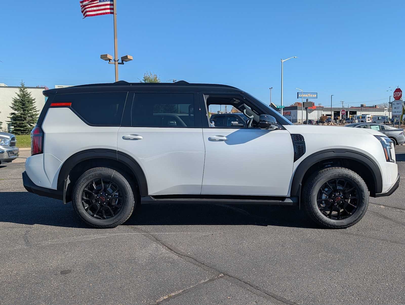 New 2026 Aspen White TriCoat / Super Black Two-tone Nissan PRO-4X® image 8