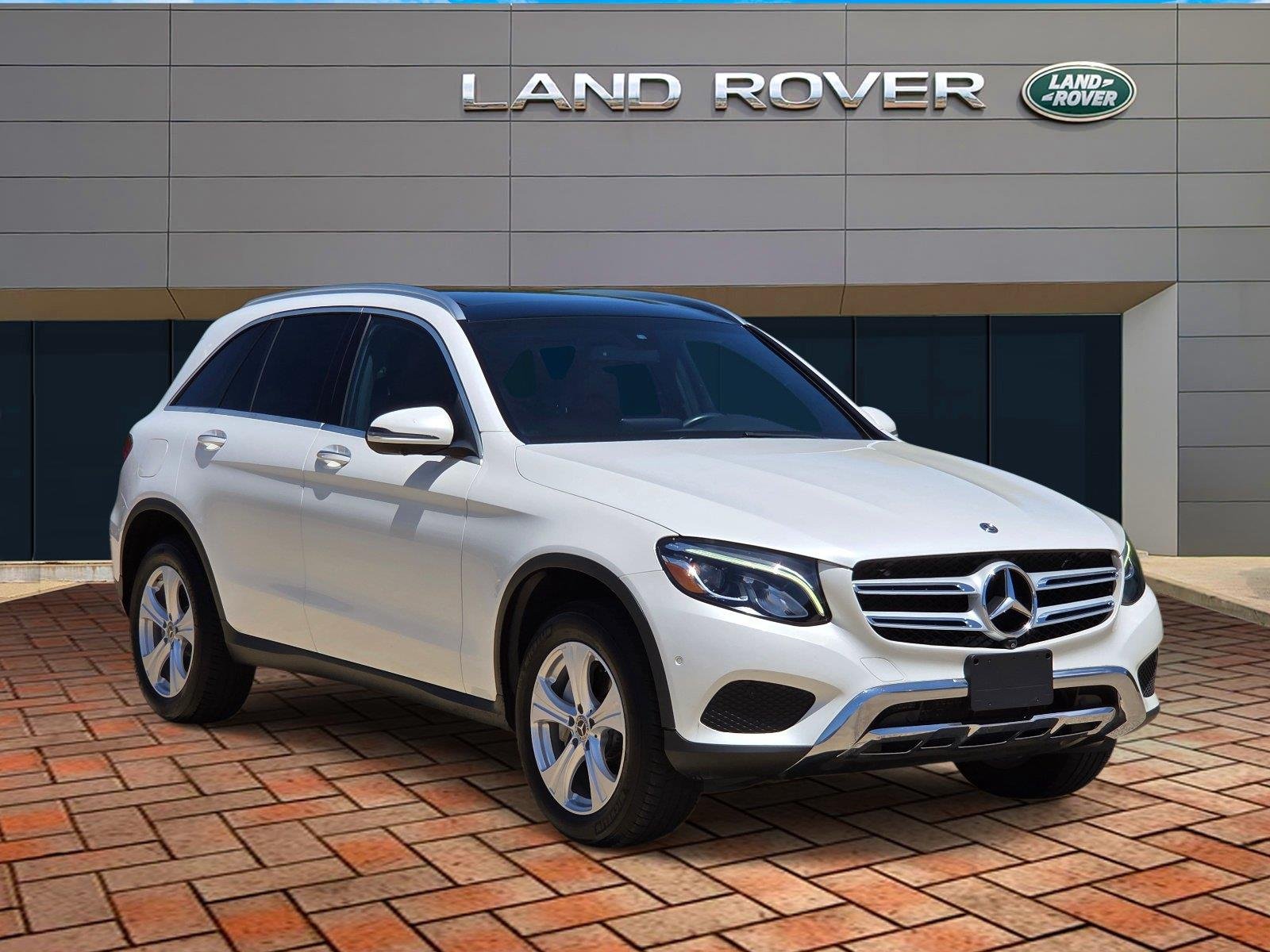 Used 2018 designo Diamond White Metallic Mercedes-Benz GLC 300 image 3