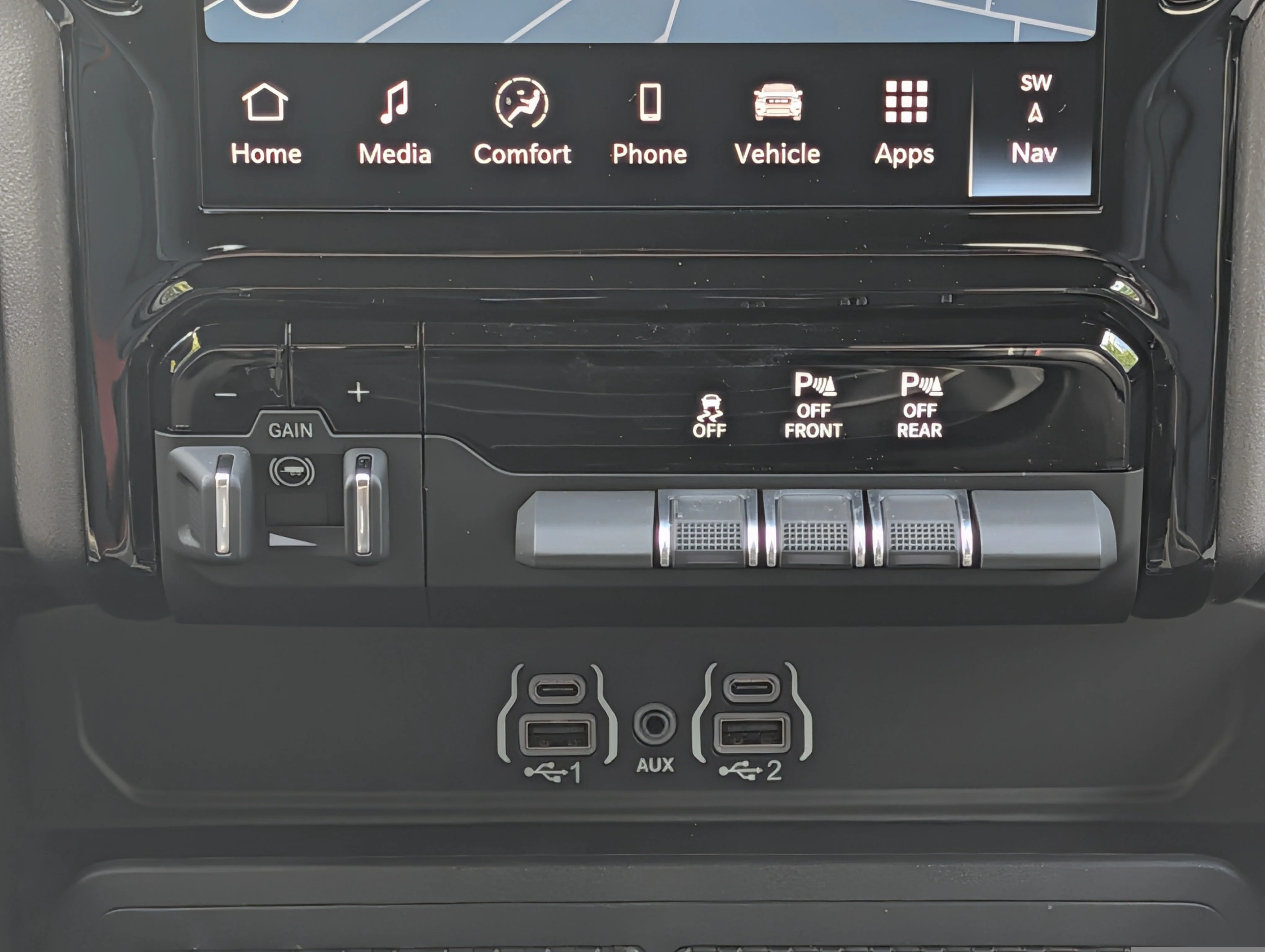 New 2026 Bright White Clear-Coat Exterior Paint RAM Laramie image 17