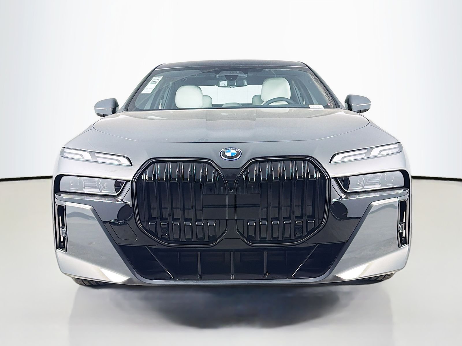 New 2026 Dravit Grey Metallic BMW xDrive60 image 2
