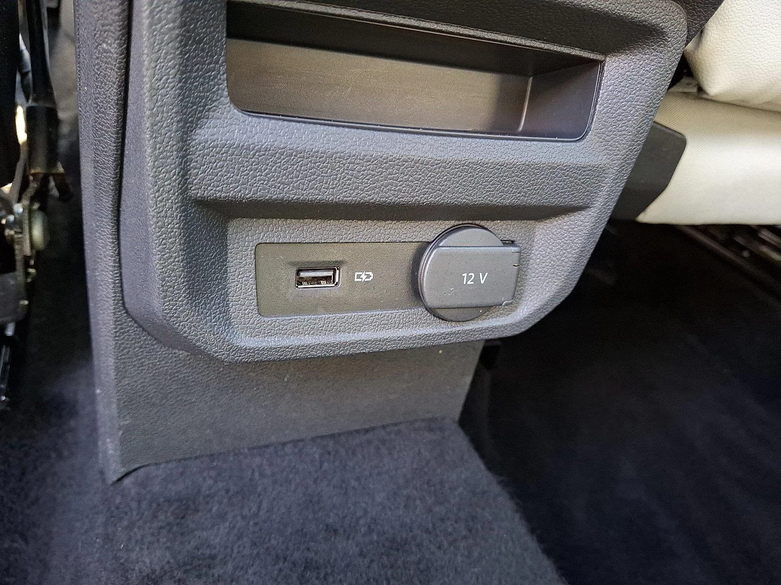 Used 2020 Platinum Gray Metallic Volkswagen SE image 12