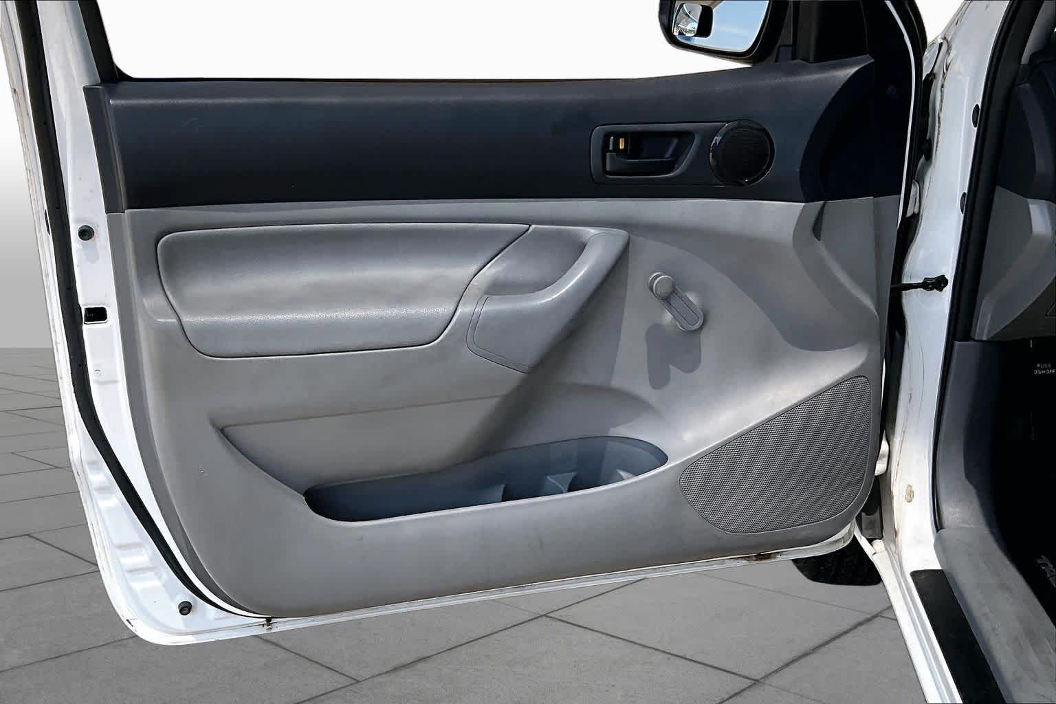 Used 2013 Super White Toyota  image 18