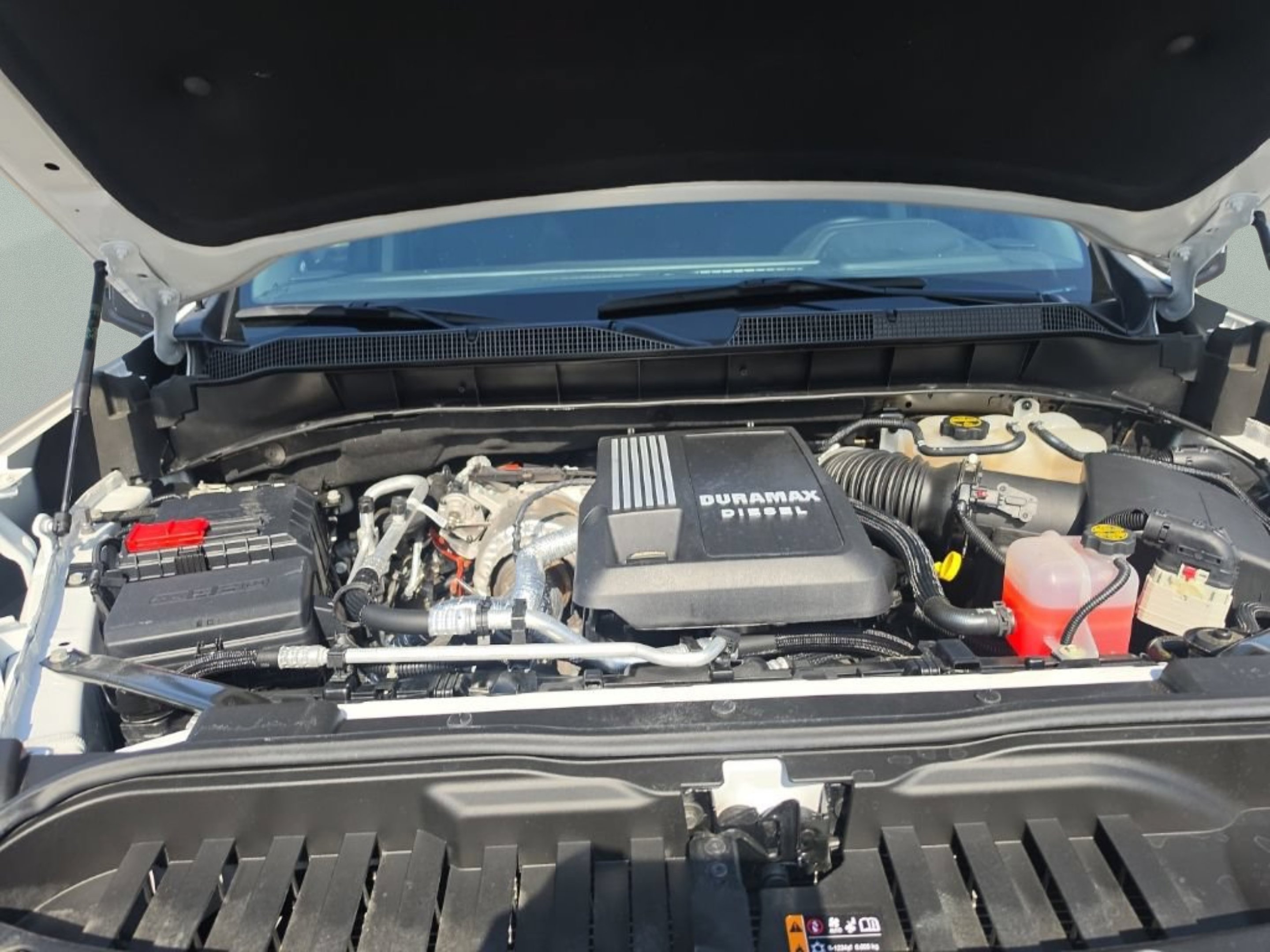 Used 2025 Summit White Chevrolet LT image 10