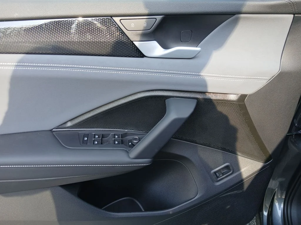 New 2026 Silver Volkswagen 2.0T SE image 11