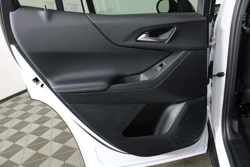 New 2027 Summit White Chevrolet LT image 12