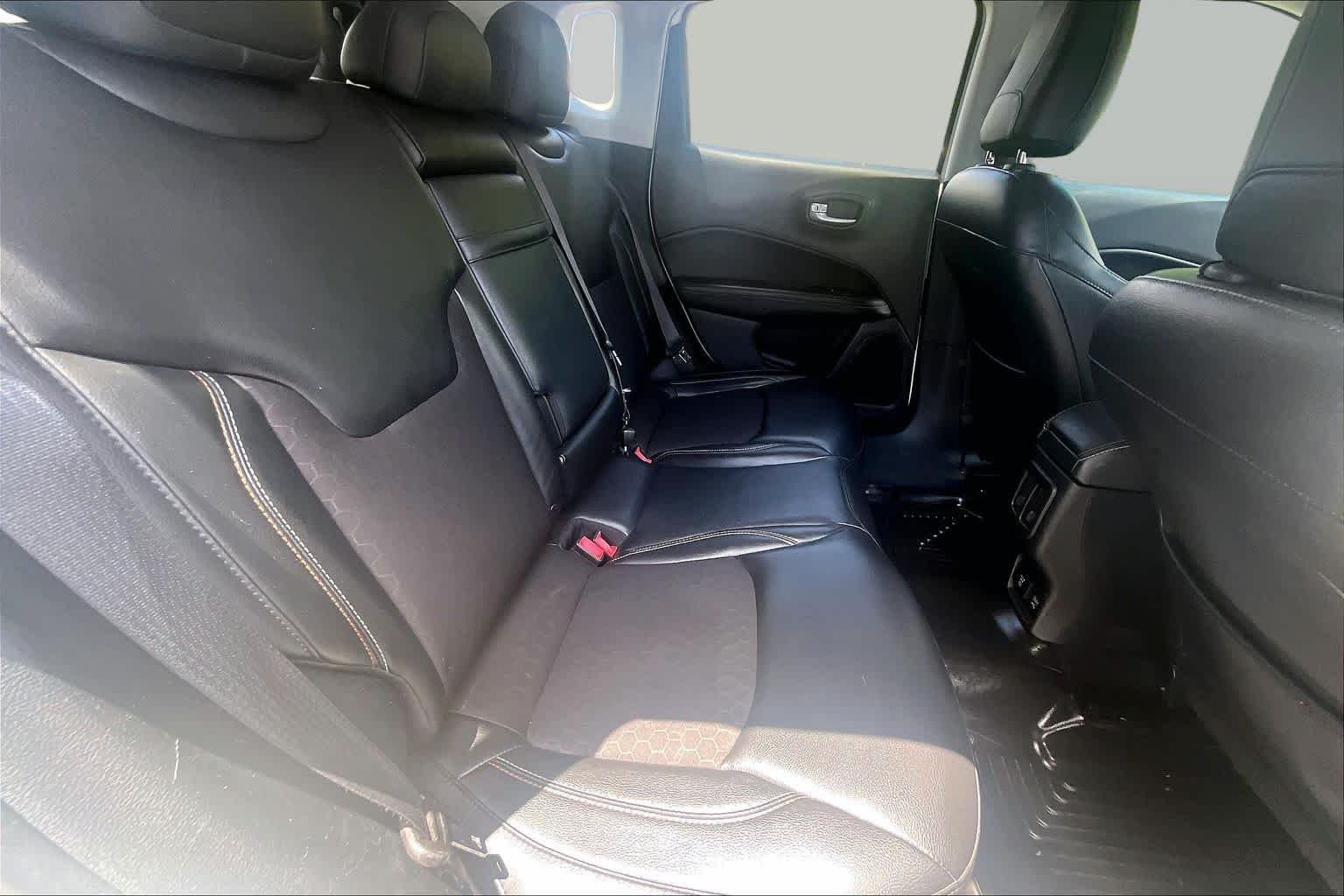 Used 2018 White Clearcoat Jeep Latitude image 20