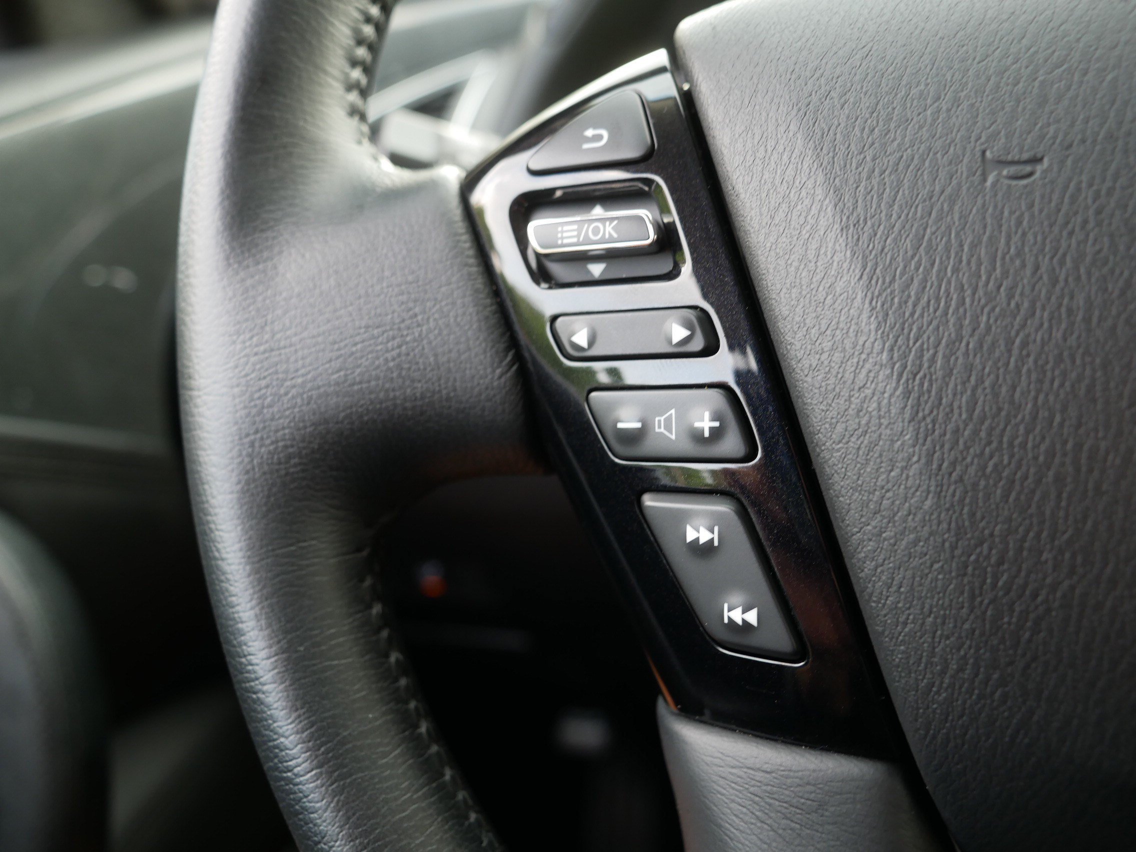 Certified Used 2024 Gun Metallic Nissan SV image 28