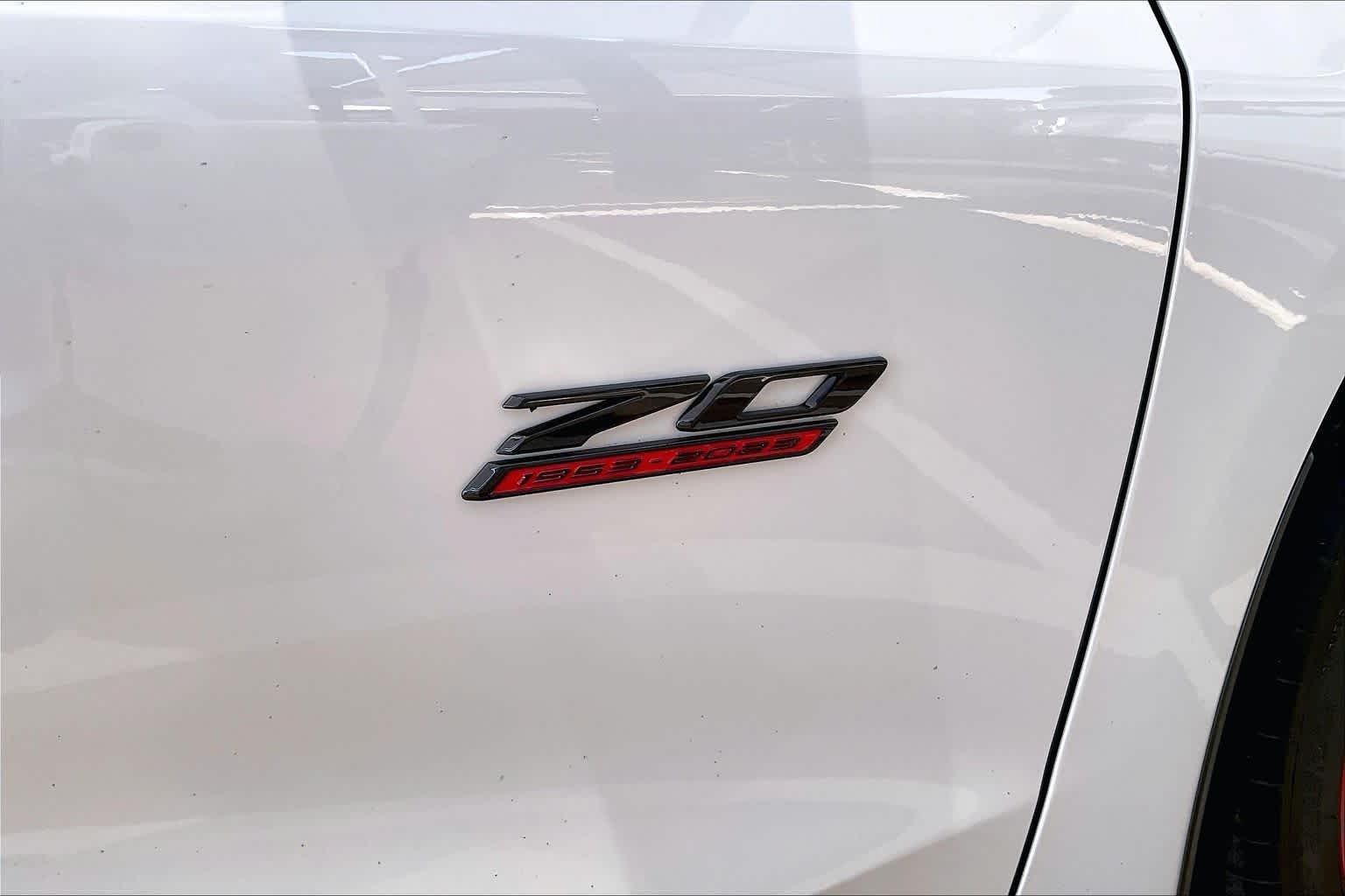 Used 2023 WHITE PEARL METALLIC TRICOAT Chevrolet 3LT image 9