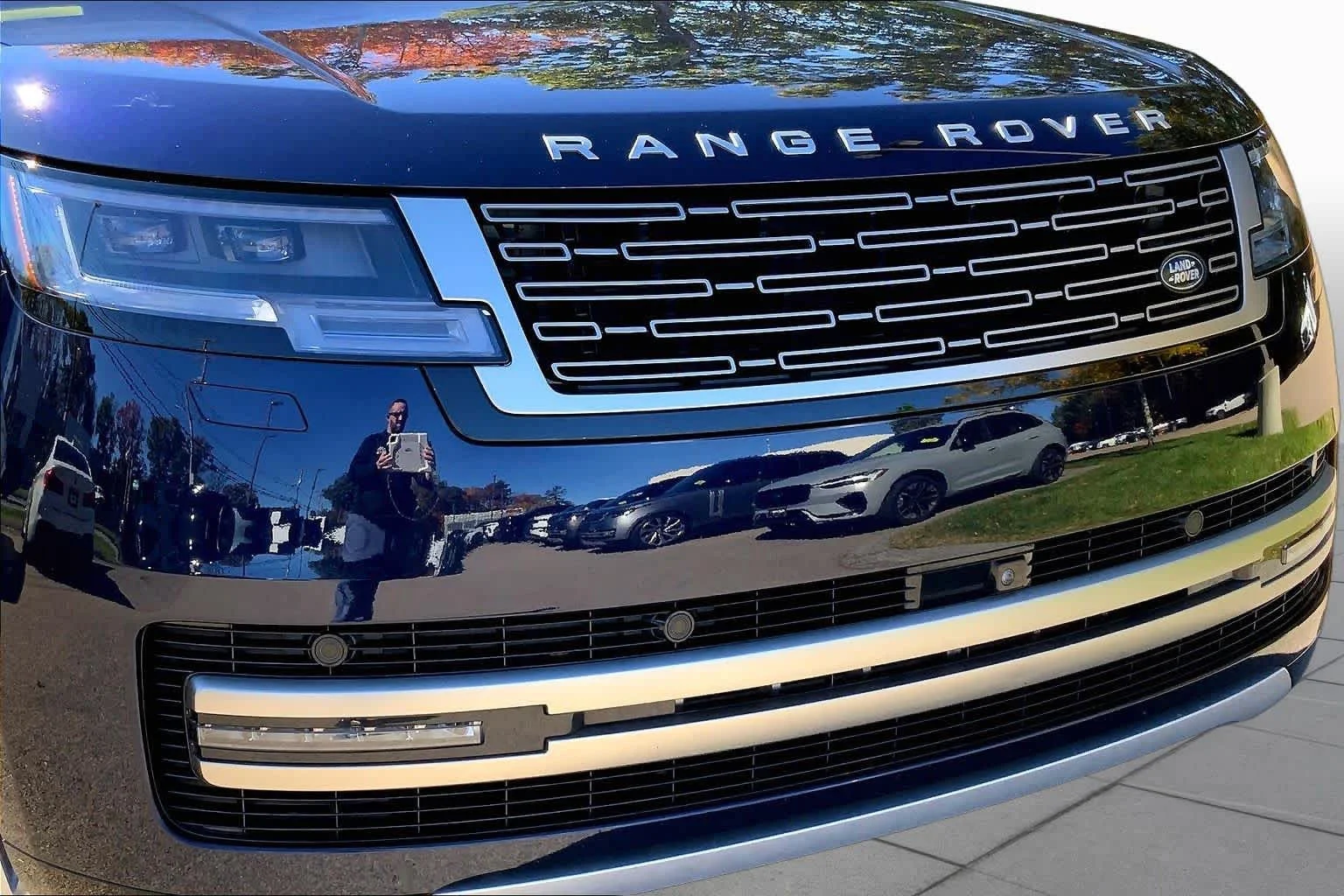 Used 2023 Portofino Blue Metallic Land Rover SE image 28