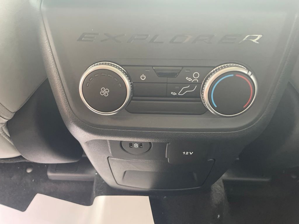 New 2026 Space White Metallic Ford Active image 24